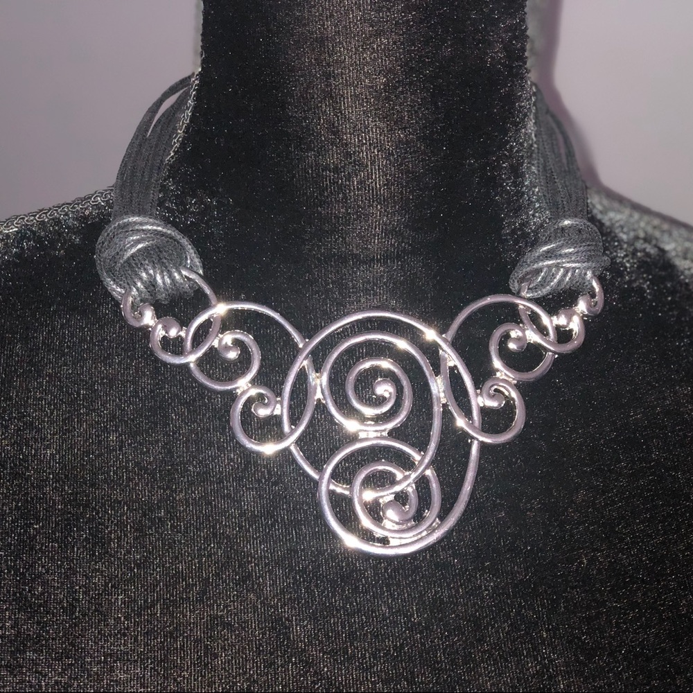 Black and silver short necklace